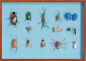 Matthias Garff: Insektenkasten [Suomi Distelblau], 2016, found material, wire, nails, screws, paint, glaze, wood, glass, 42 x 60 x 4 cm 

